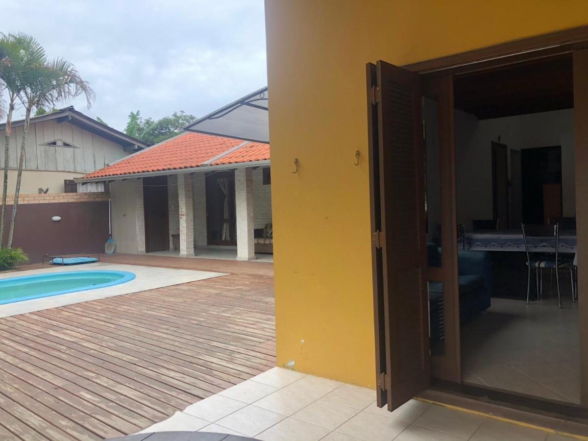 Linda Casa Com Piscina Em Bombinhas, Espaco Inteiro Екстериор снимка